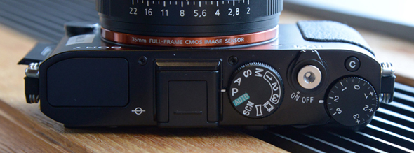 SONY_RX1_FINAL_TOP.jpg