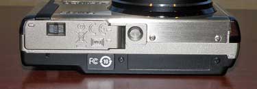 Olympus-Stylus-9000-bottom-375.jpg
