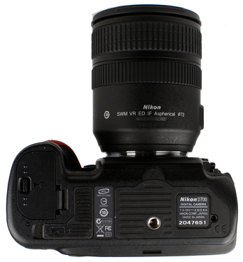 Nikon-D700-bottom-375.jpg