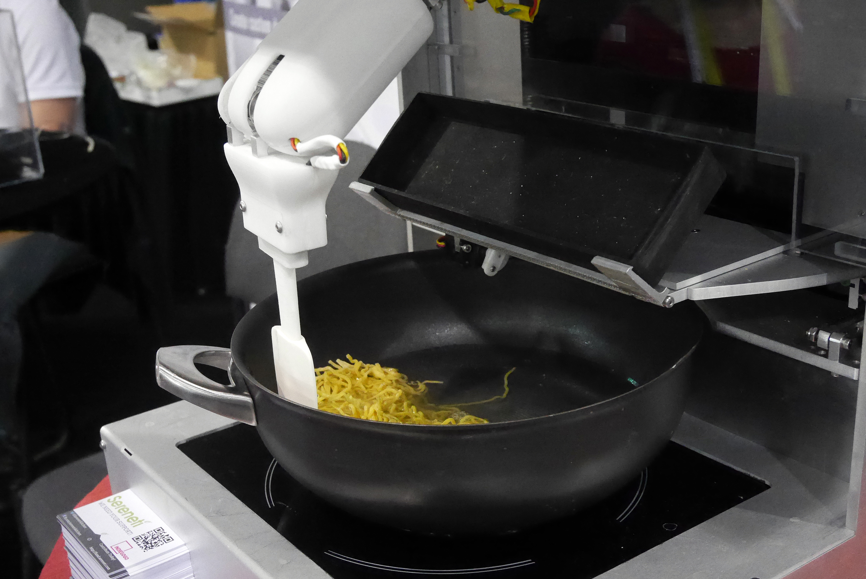 Для сборки робота который готовит блинчики. Робот для готовки. Домашний робот для готовки еды. Роботы по приготовлению еды. Робот для готовки пиццы.