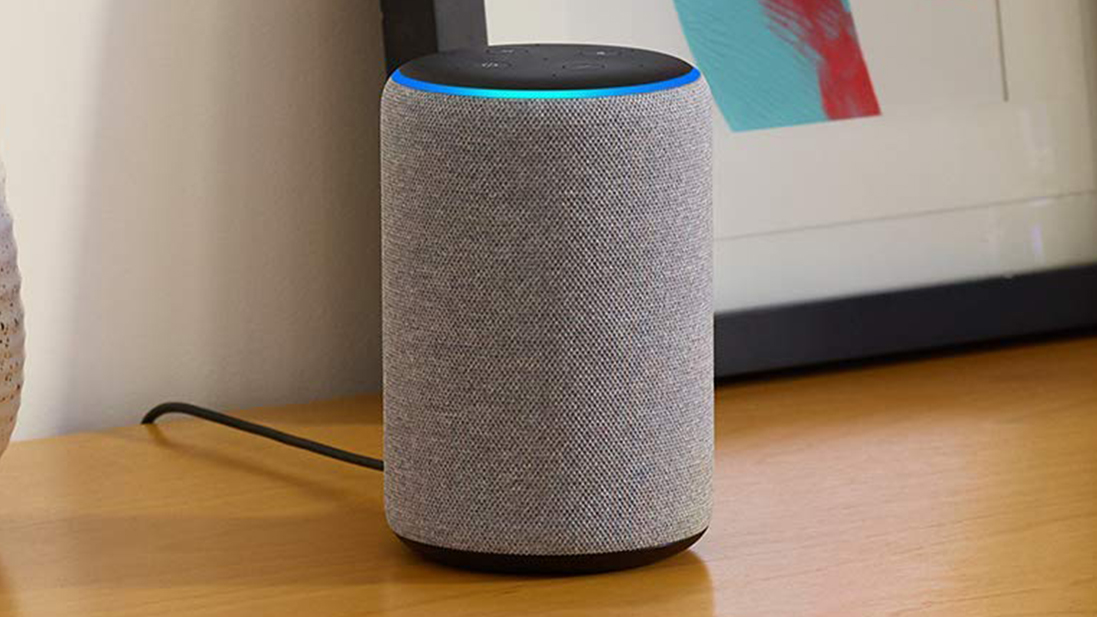 Amazon Echo Plus Smart Speaker Secara Aktif Mendengarkan Dengan Lampu Indikator Biru diterangi