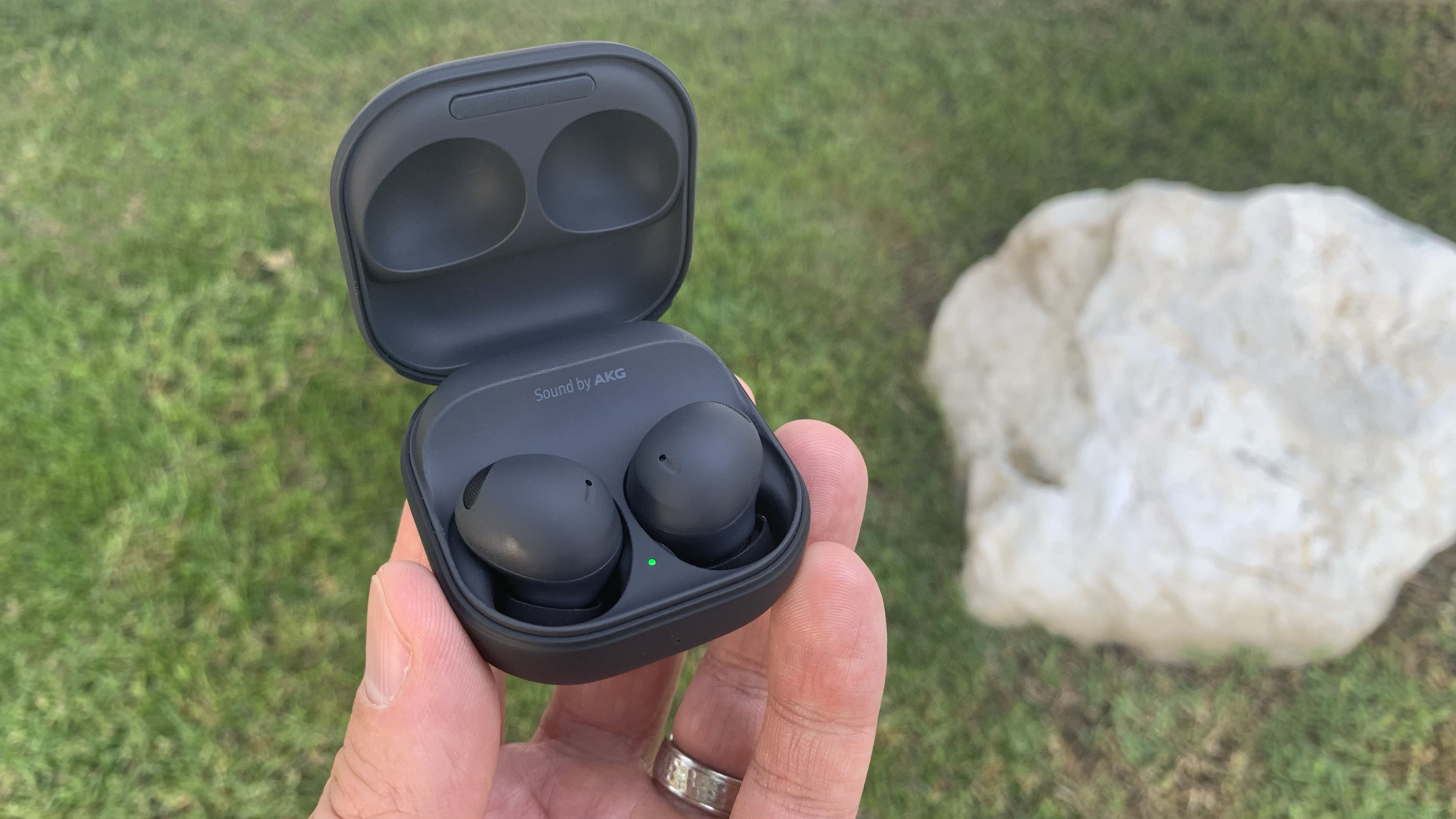 forskellige Karu median The Galaxy Buds 2 Pro Earbuds Review: Samsung's best - Reviewed