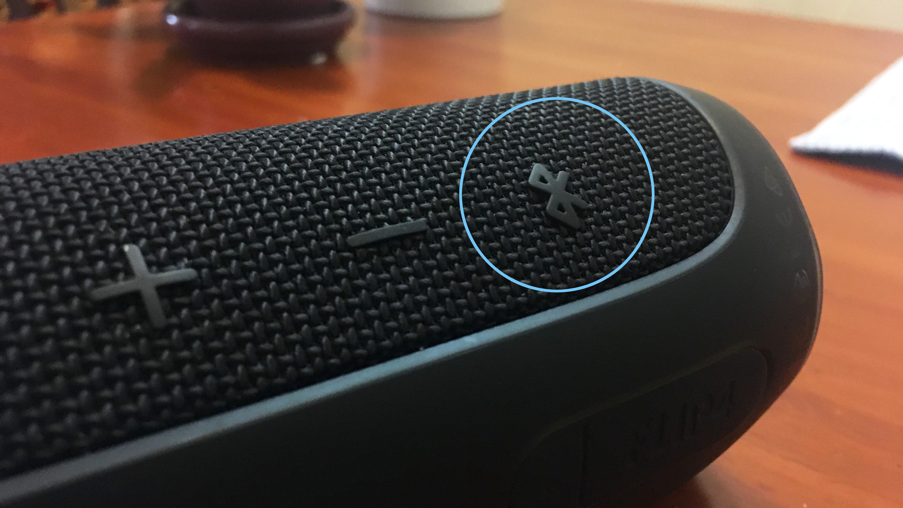 A JBL Flip 4
