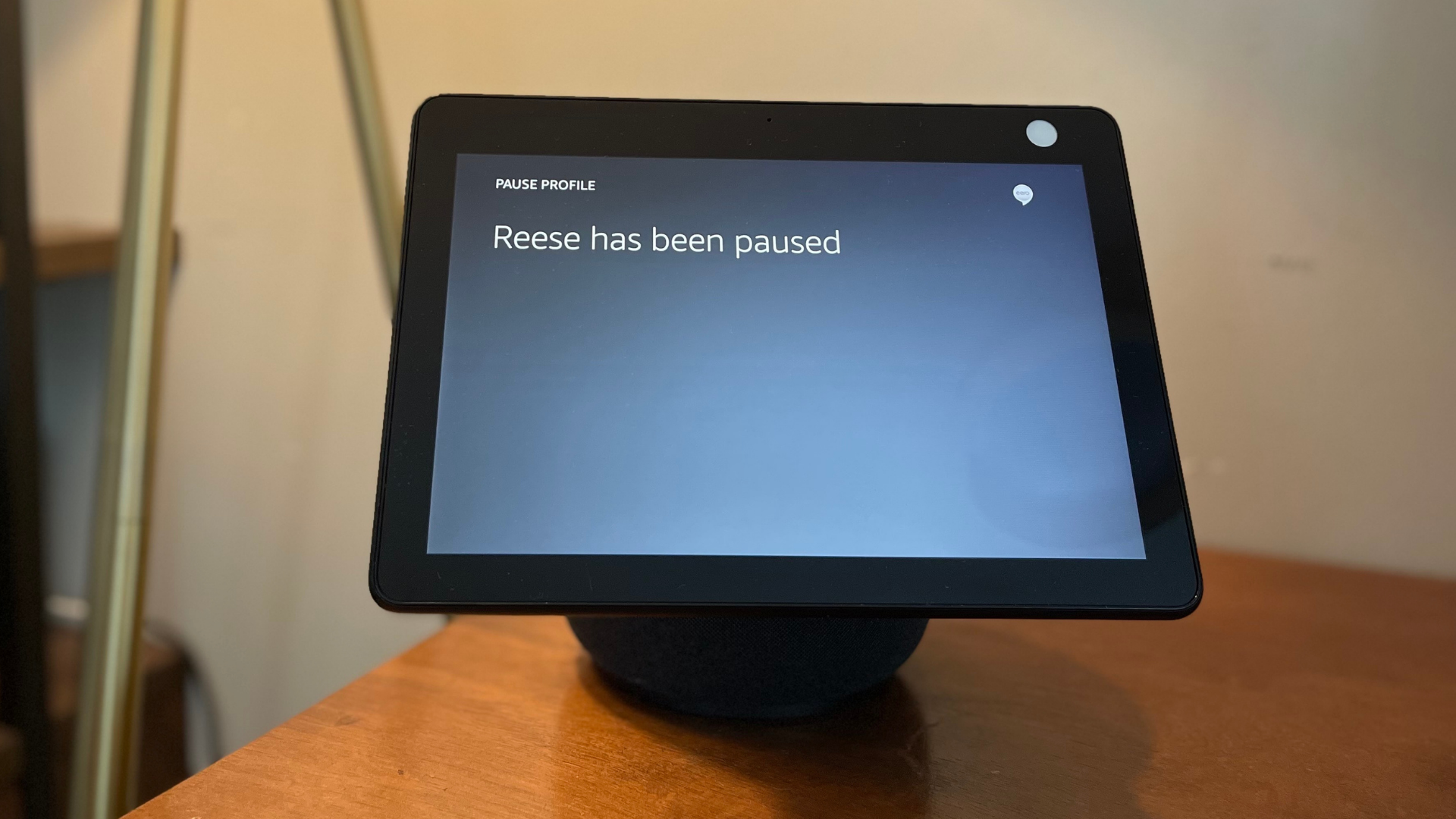 Χρησιμοποιώντας το Echo Show 10 Smart Display για την Alexa Voice Control του δρομολογητή Eero Wi-Fi