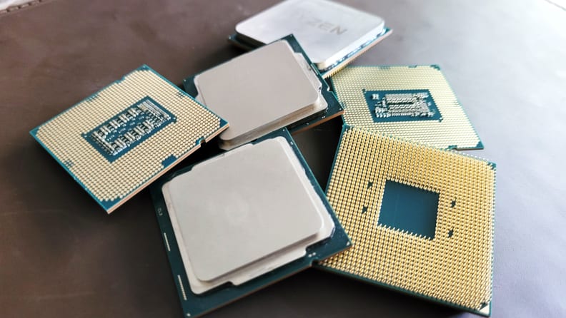 Banda procesorových čipů naskládaných na sebe